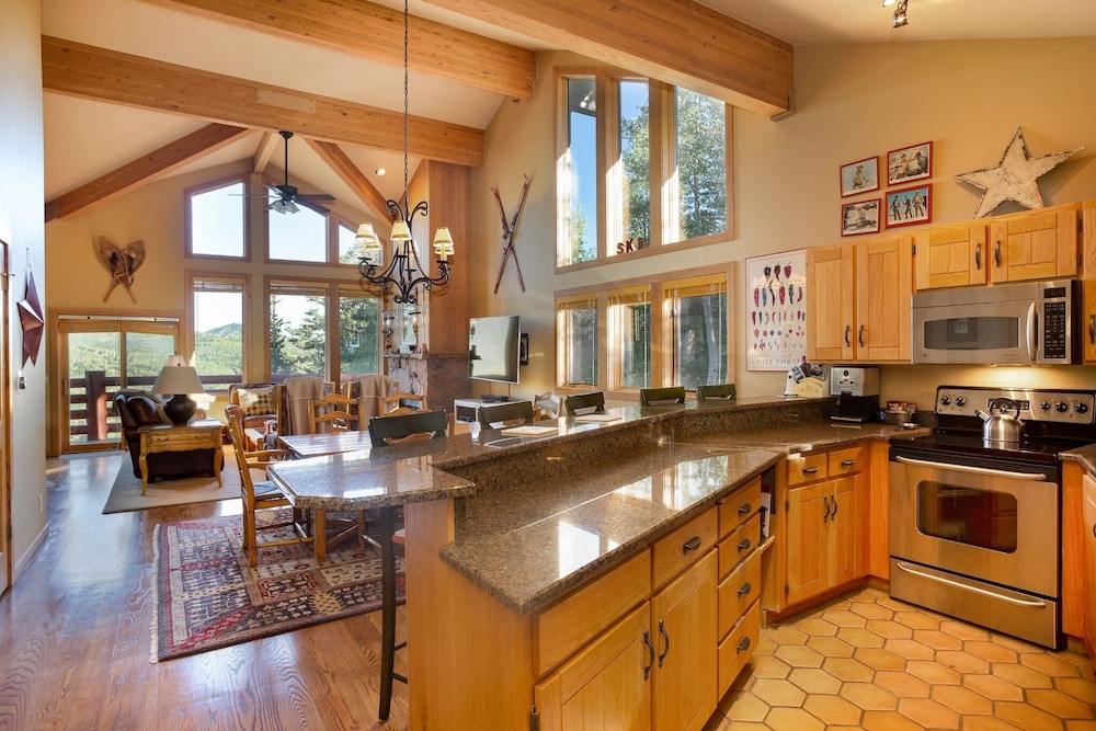 Enclave at Deer Valley Resort - Three Bedroom Condo with Hot Tub #1 3 Condo