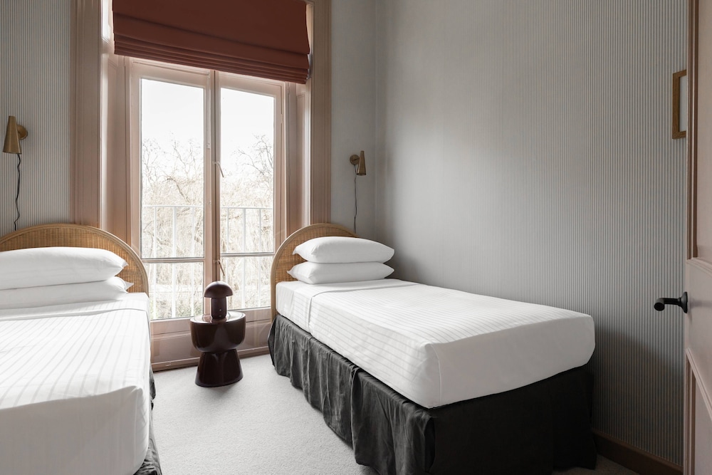 Ladbroke Grove XV by Onefinestay