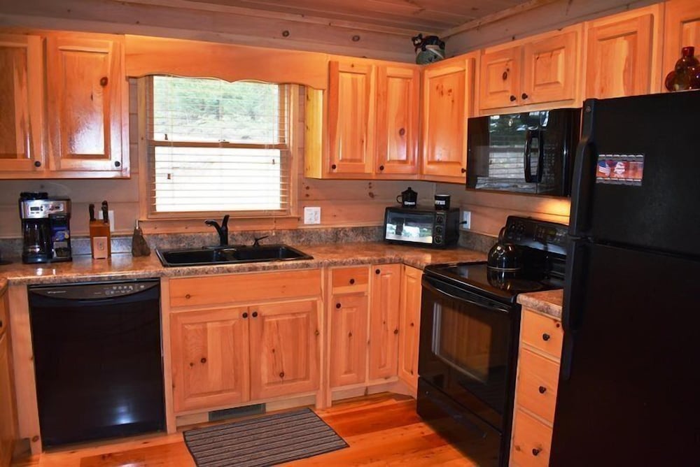 The Three Bear Lodge in Blue Ridge view 3