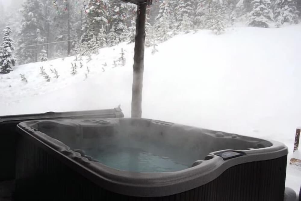 Kowal Ski Cabin by Apex Accommodations - Image 3