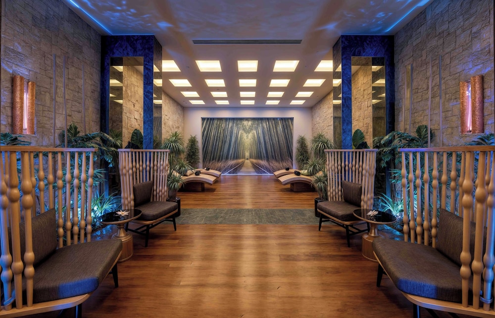 Merit Royal Gardens Hotel & Casino