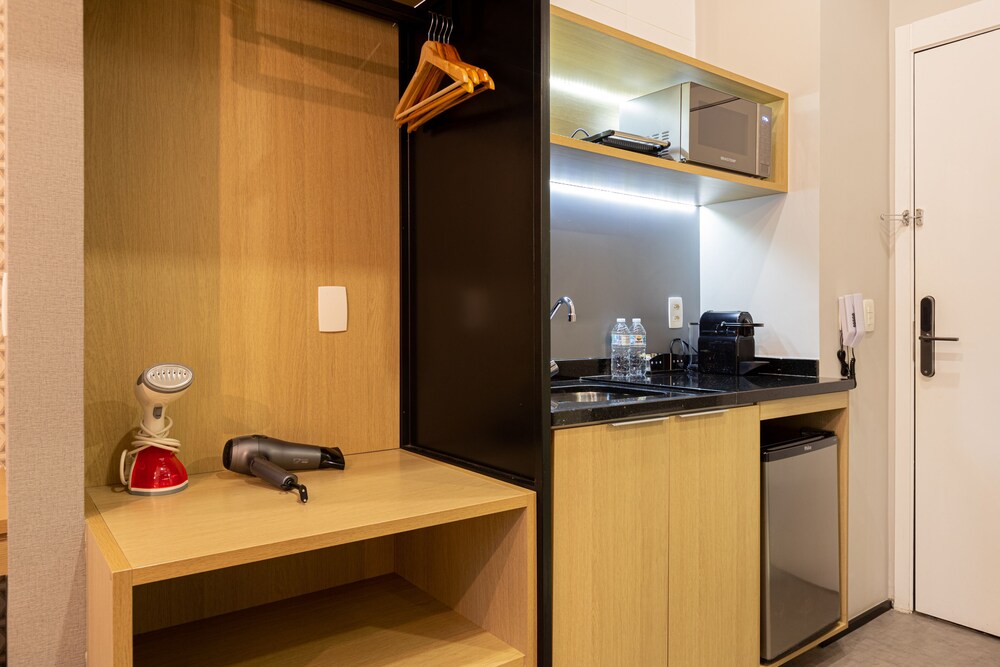 ESD - Studios E-Side By Anora Spaces