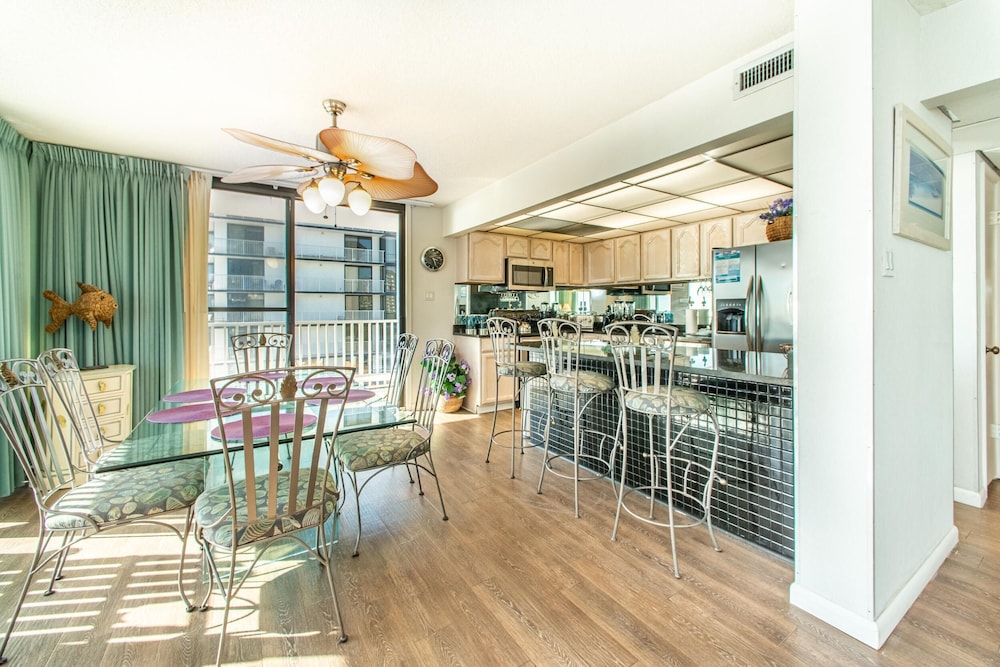 Leeward 308 at Edgewater