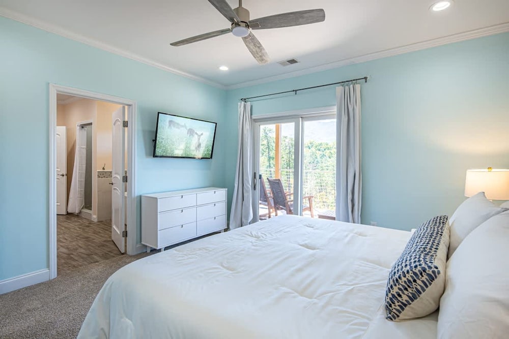 Sleeps12 Pet Friendly 2 Hottubs Views Full Kitchen