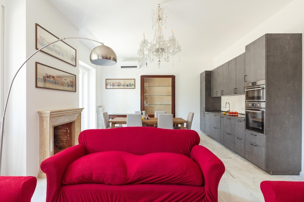 Bright and Spacious Family Apartment in Parioli photo 2