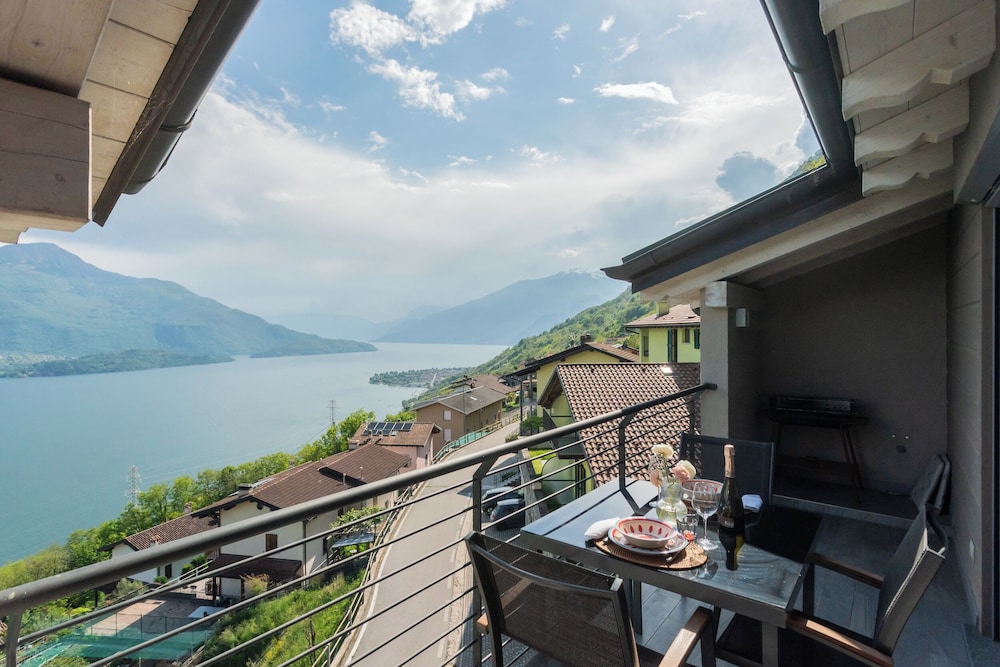 Blooms by the Lake by Rent all Como