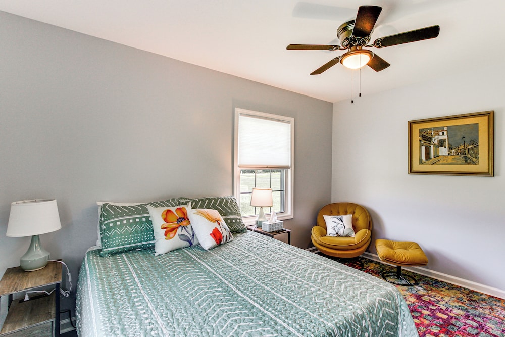 Group-friendly Home w/ Game Room in Albany!