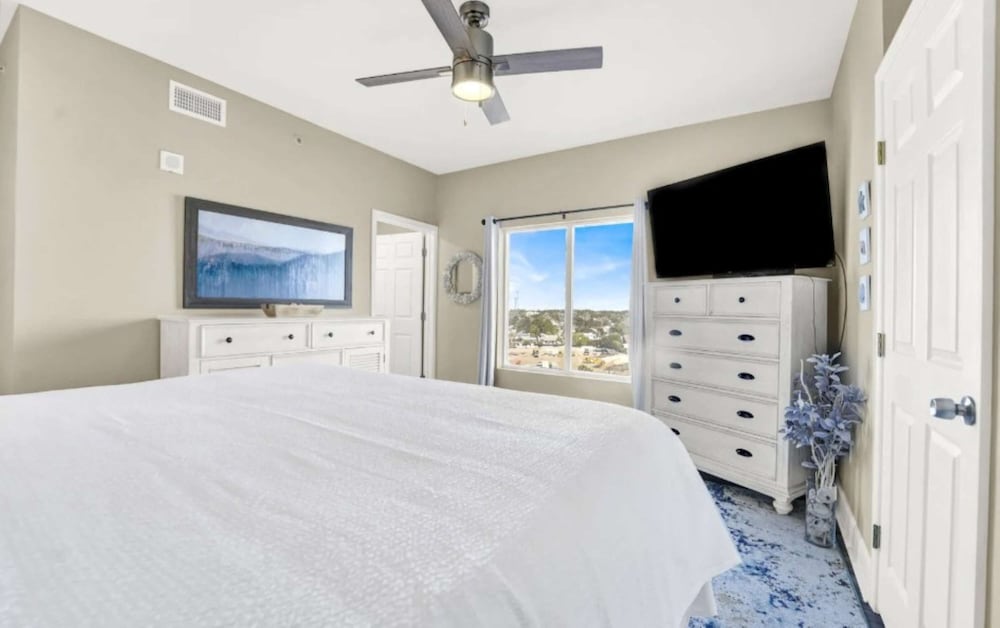 Sapphire Shores - Beachfront With Chair Setup