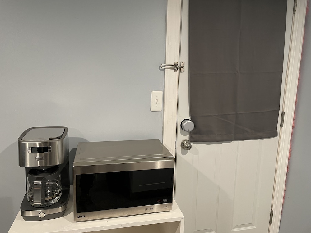 Downtown Suite - Close to Topgolf, Horseshoe Casino, UM Baltimore - Property Image 28