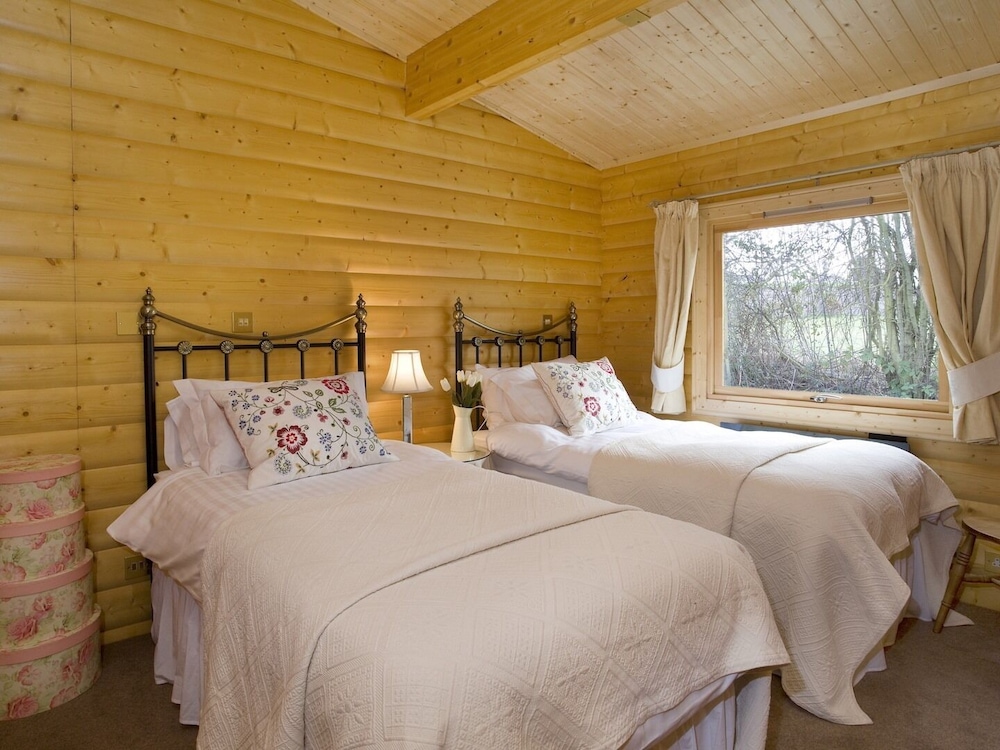 Oxford Vacations - Cherbridge Lodges Riverside Lodges Short Lets - Property Image 2