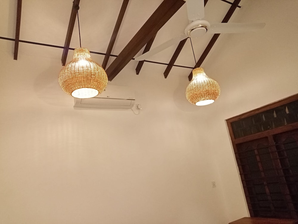 Surf & Relax Inn Arugambay view 3