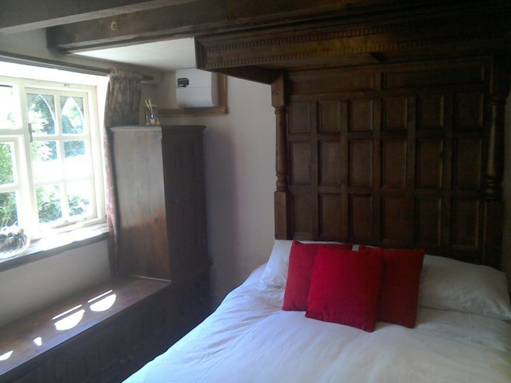 Tranquil Cottage Retreat in Bath view 2