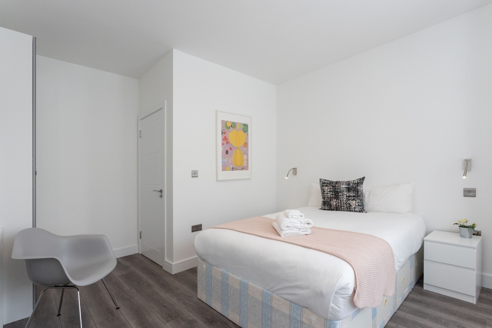 Chalk Farm Artist's Apartment Camden
