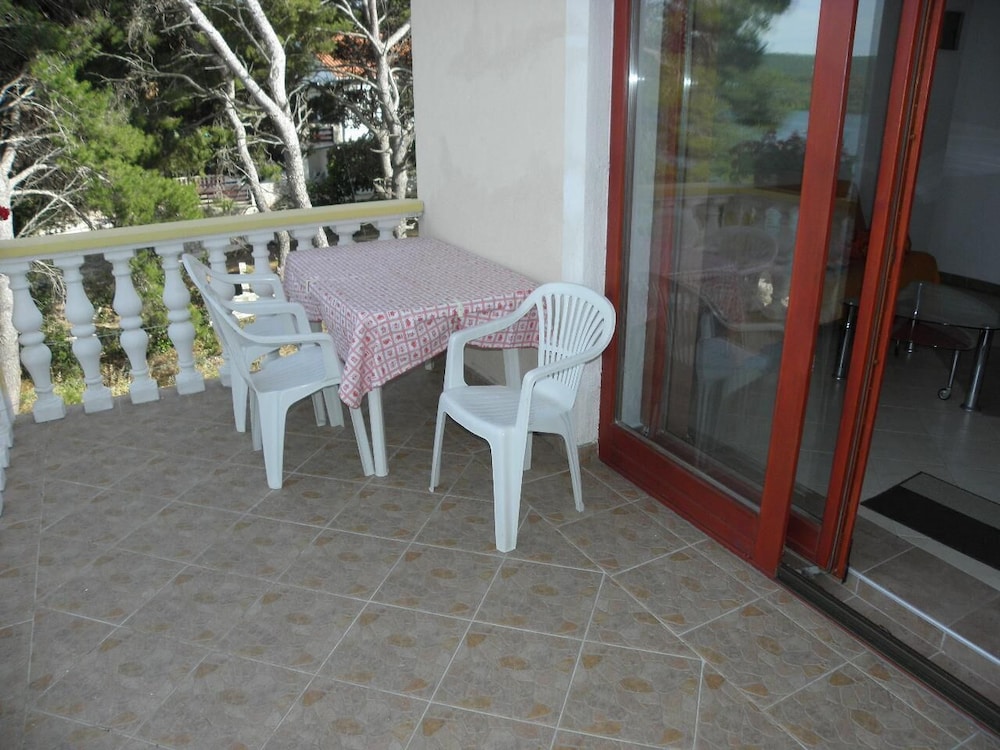 Josef - Seaview - A2 Crveni view 2
