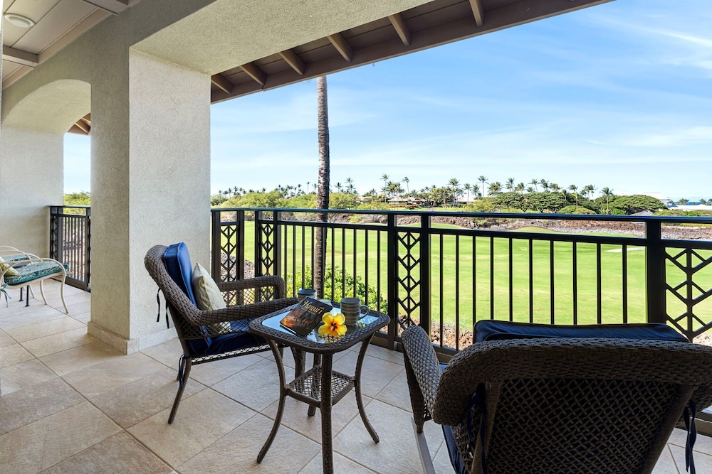 Walk to Restaurants/shopping - Excellent Golf Course Views - Private Beach Access - Vrkcv