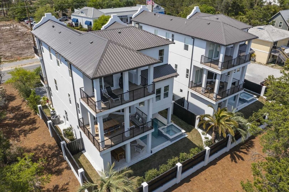 Sleeps 39 2 Luxe Homes w/ Free Golf Cart, Private Pool+spa 3 Blocks to Beach