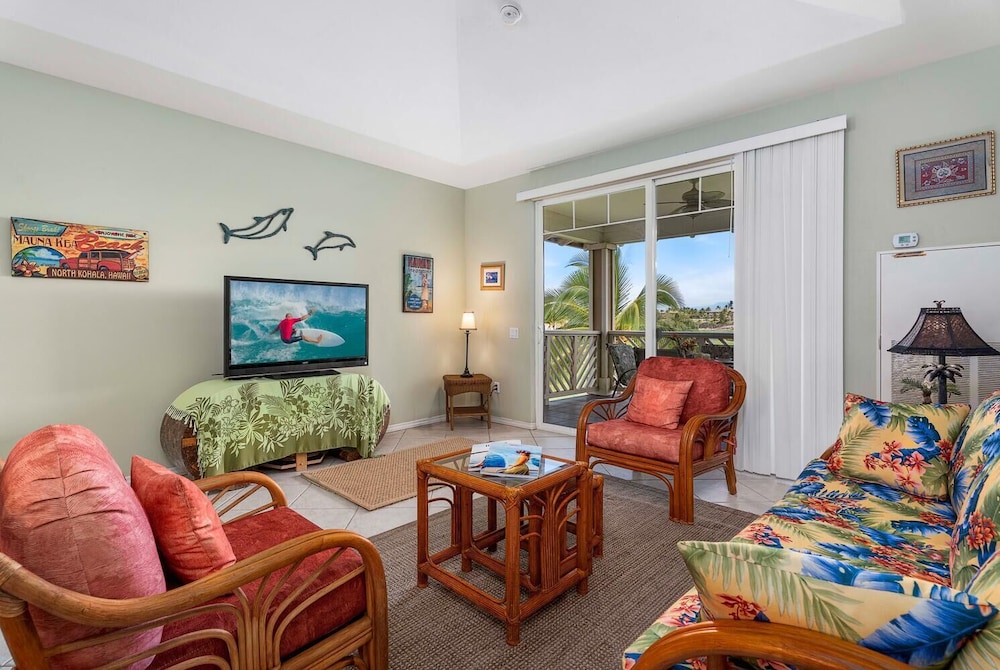 Top Floor - Amazing Golf & Mountain Views - Walk to Restaurants - Vrkcv