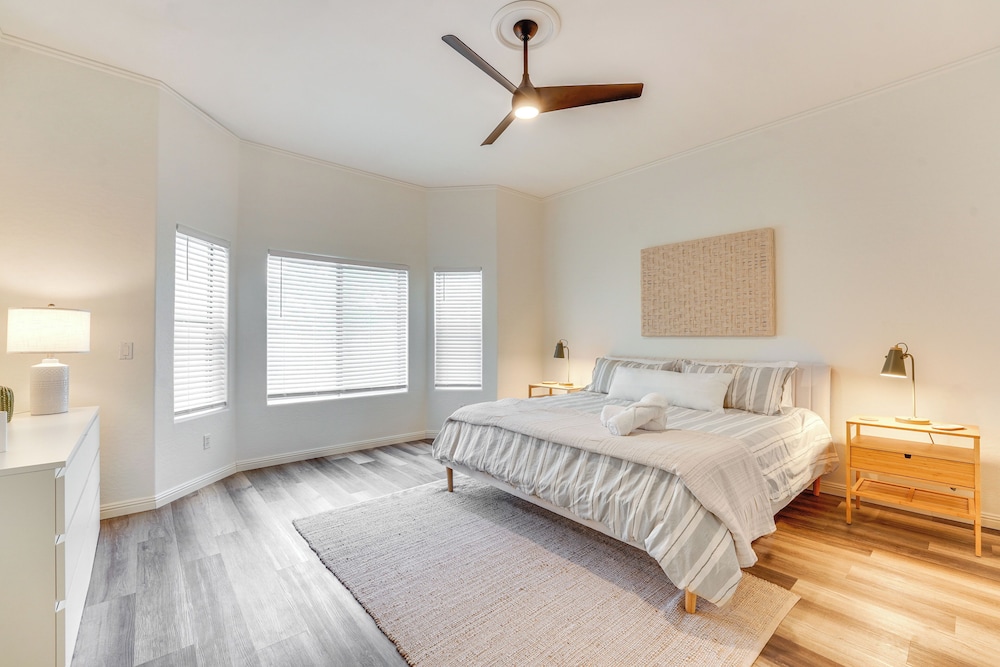 Heated Pool & Yard: Gilbert Getaway!