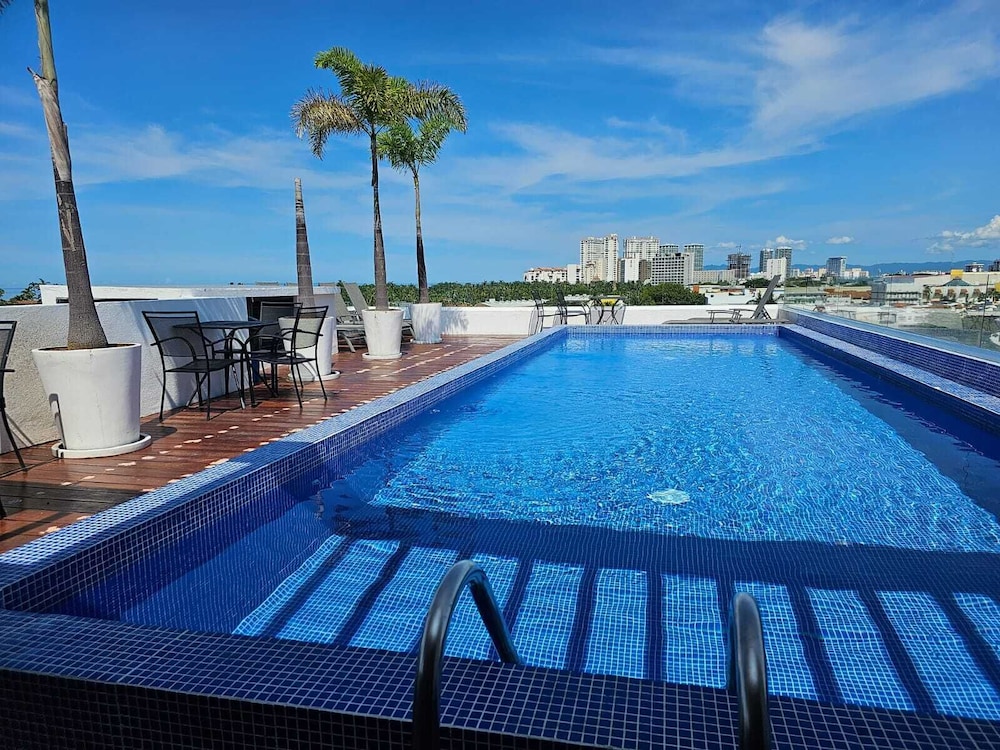 Cambria Versalles by Tovigo Rentals