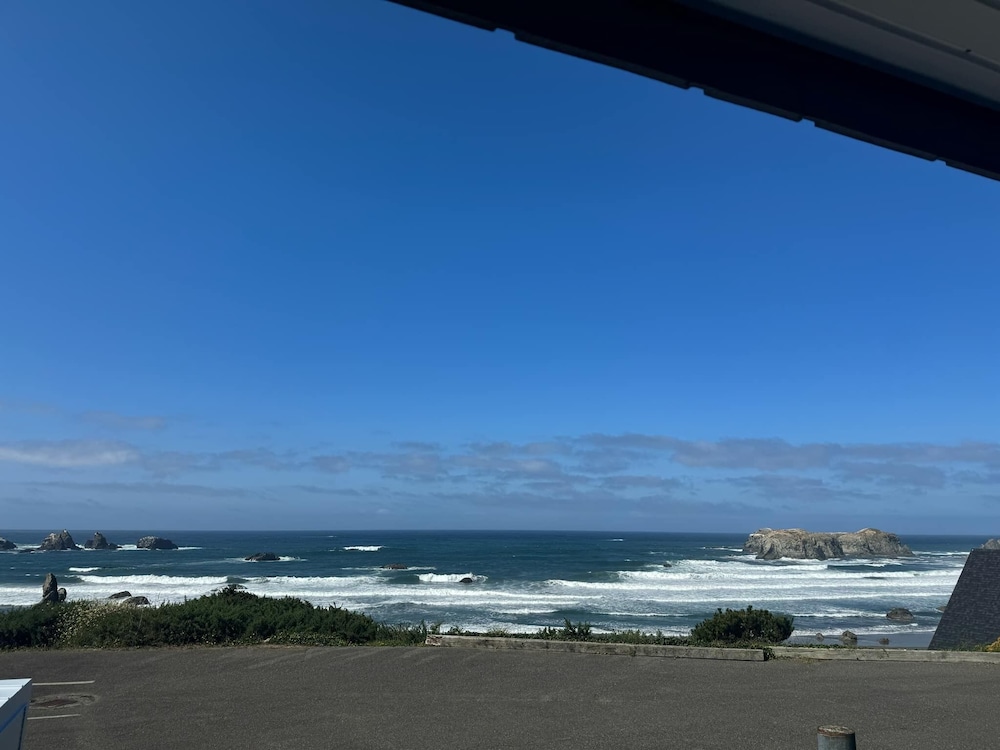 Sunset Oceanfront Lodging