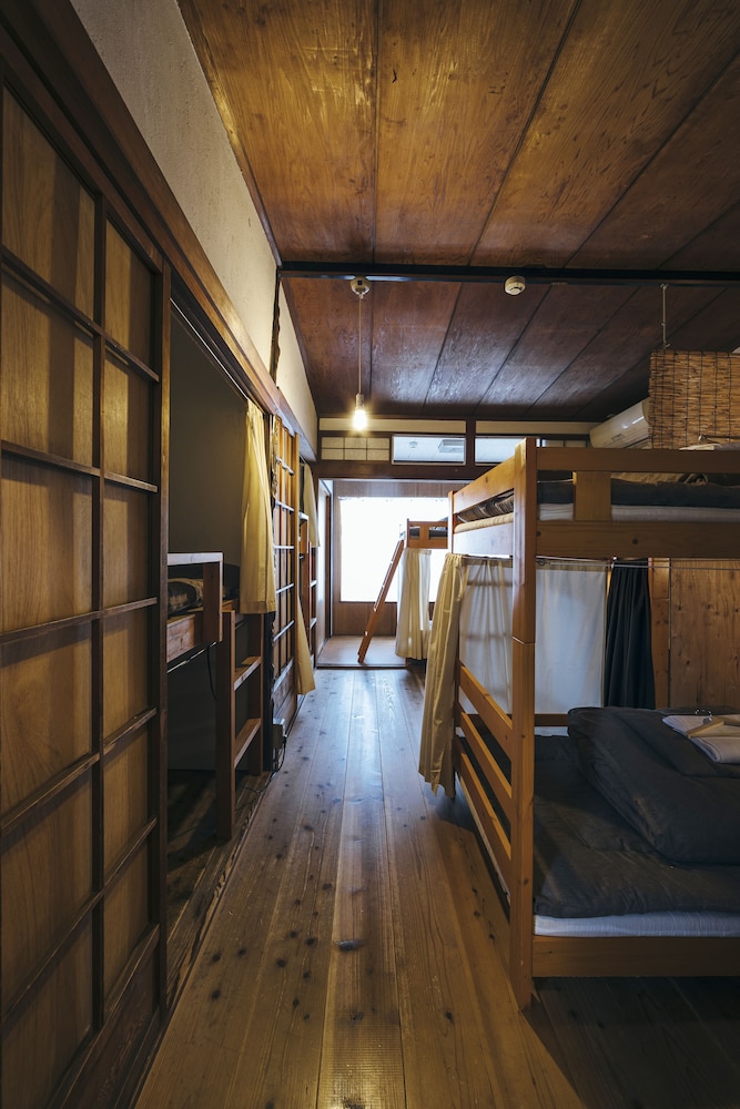 Torii-Kuguru Hostel