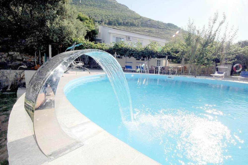 Villa Rezevici photo 1