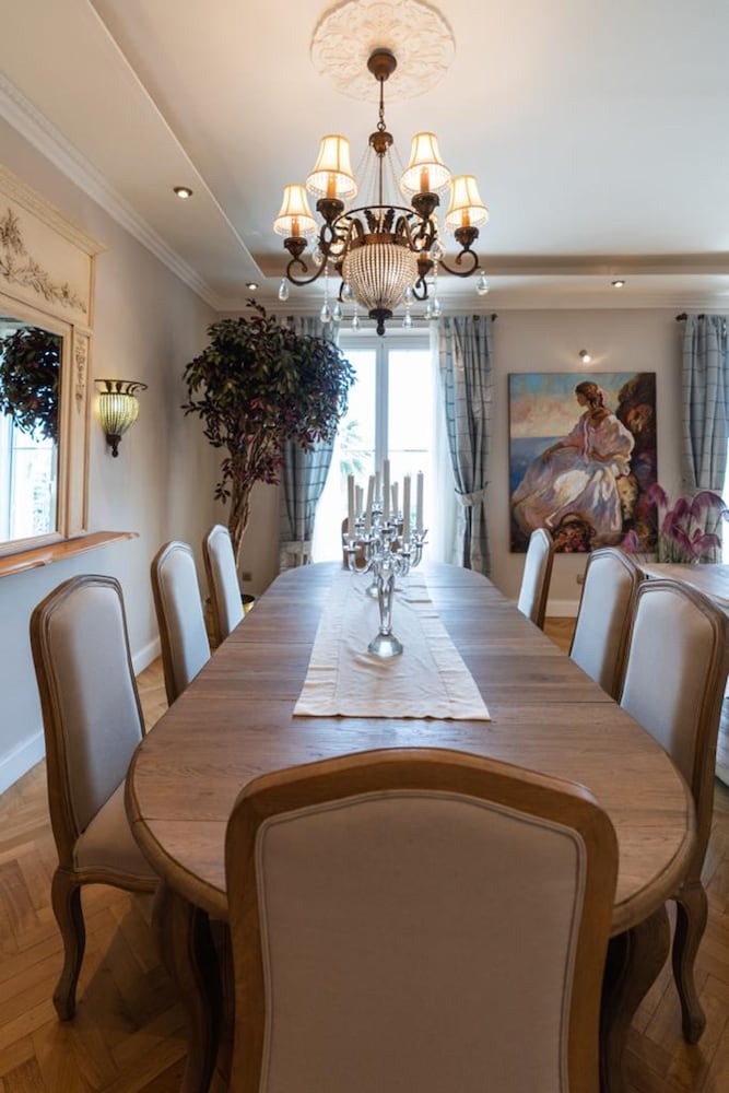 Charming 2 Bedroom apt in Central Cannes Walking Distance to Beaches Croisette and the Palais - 678