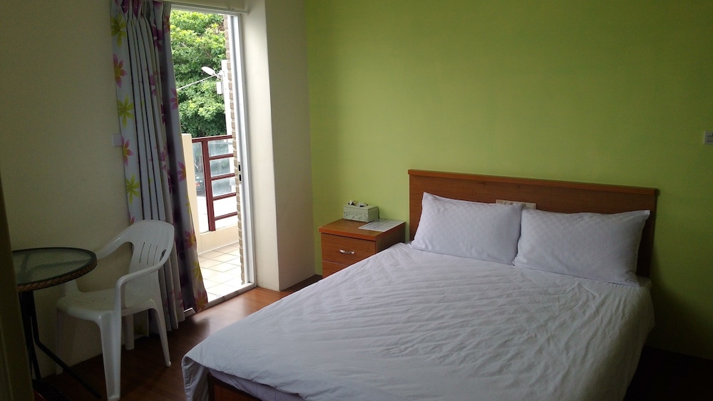 Caitlyn Hostel