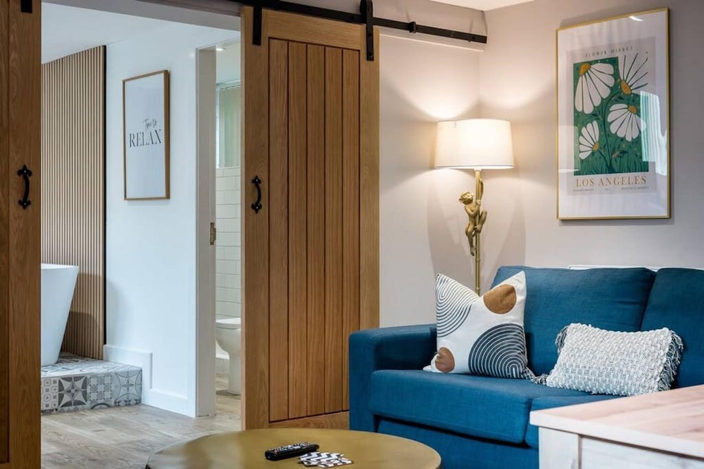 Host Apartments The Georgian Coach House 2