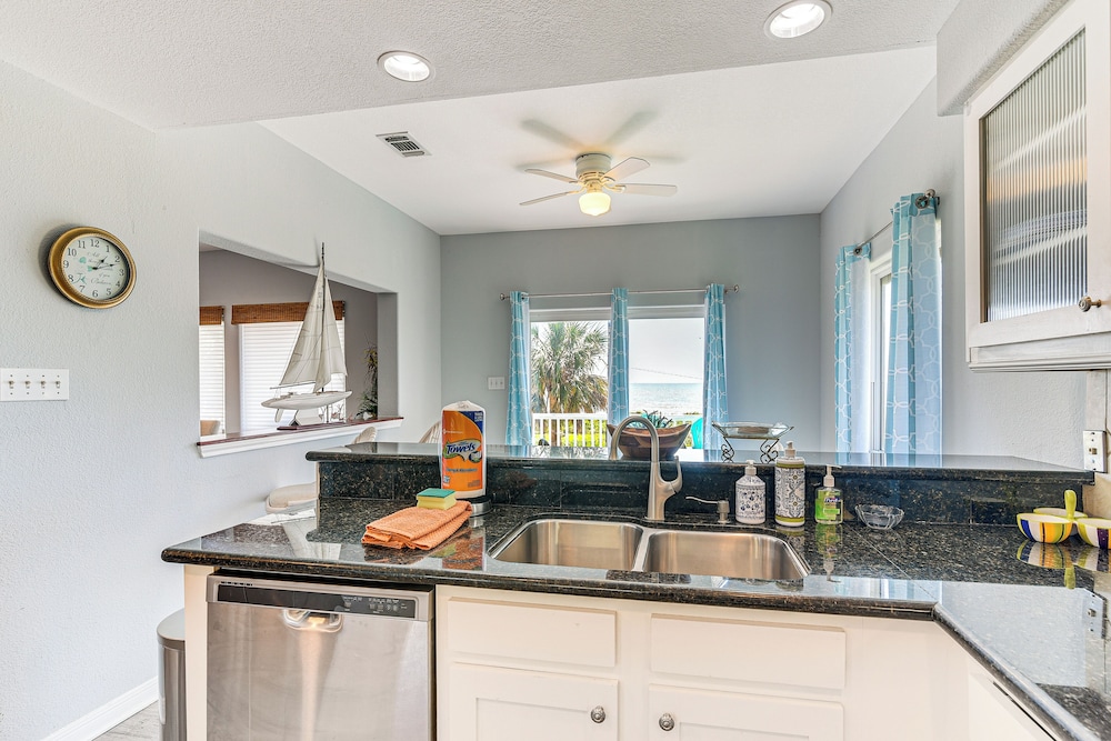 Walk to Beach: Home w/ 2 Decks in Galveston!