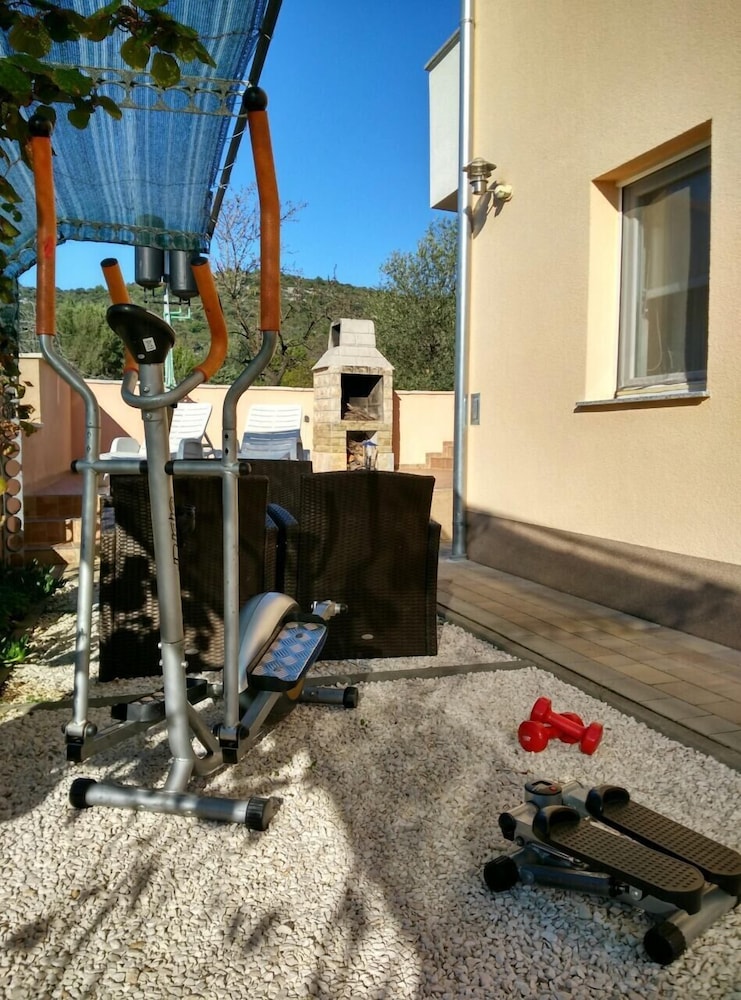 Photo 10