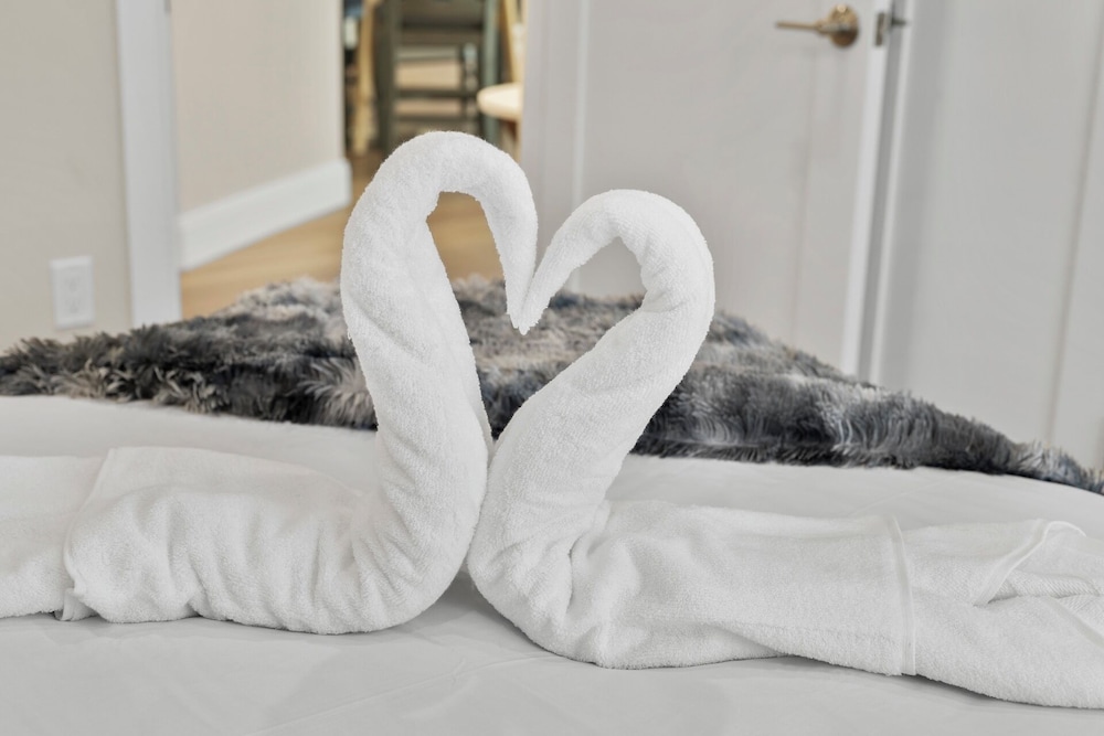 Luxury 2BR near Cambridge