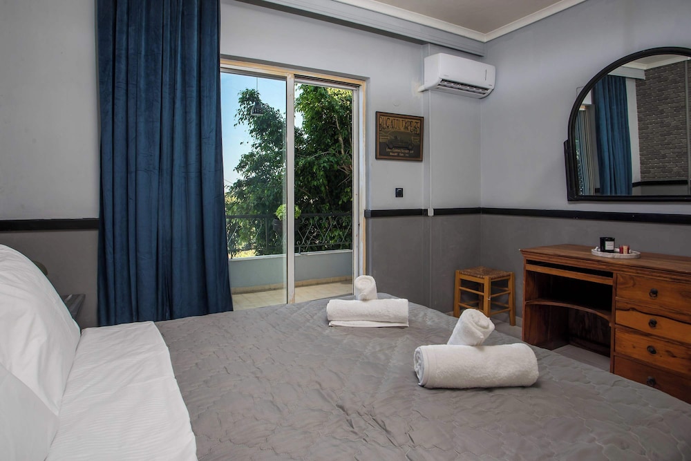 Villa Lilienne - Tranquil Escape With Private Garden Balcony