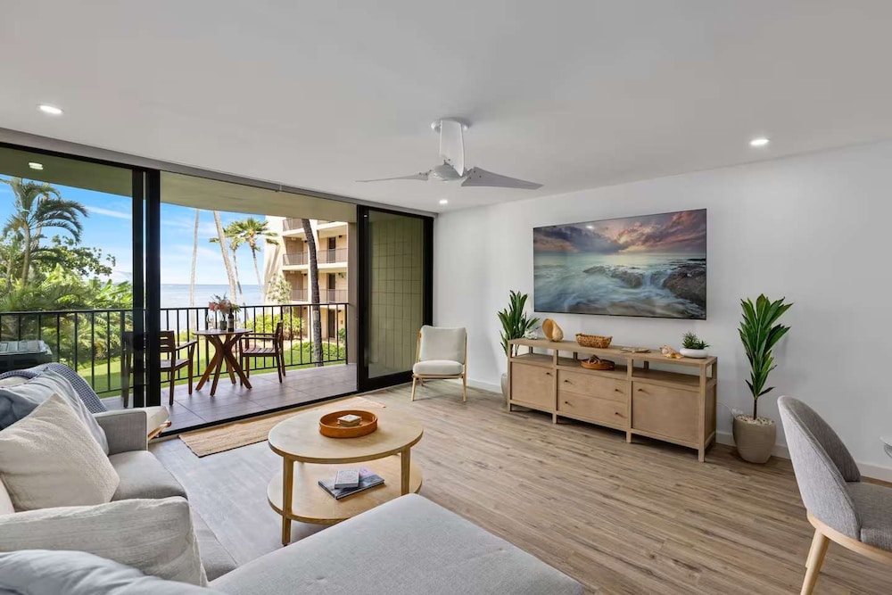 Ocean Views Luxury Amenities Beachfront Retreat