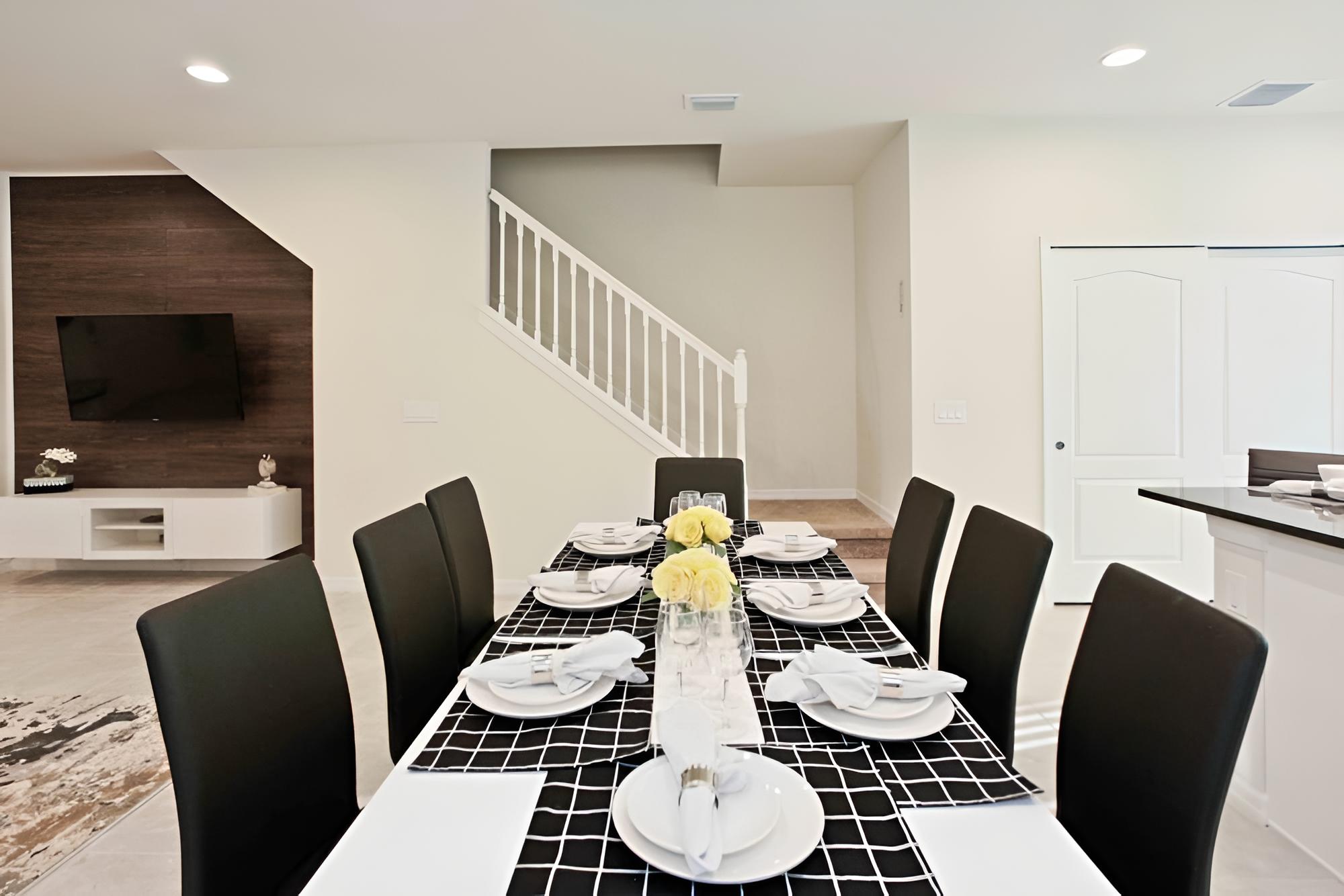 Windsor at Westside 9017 - Image 4