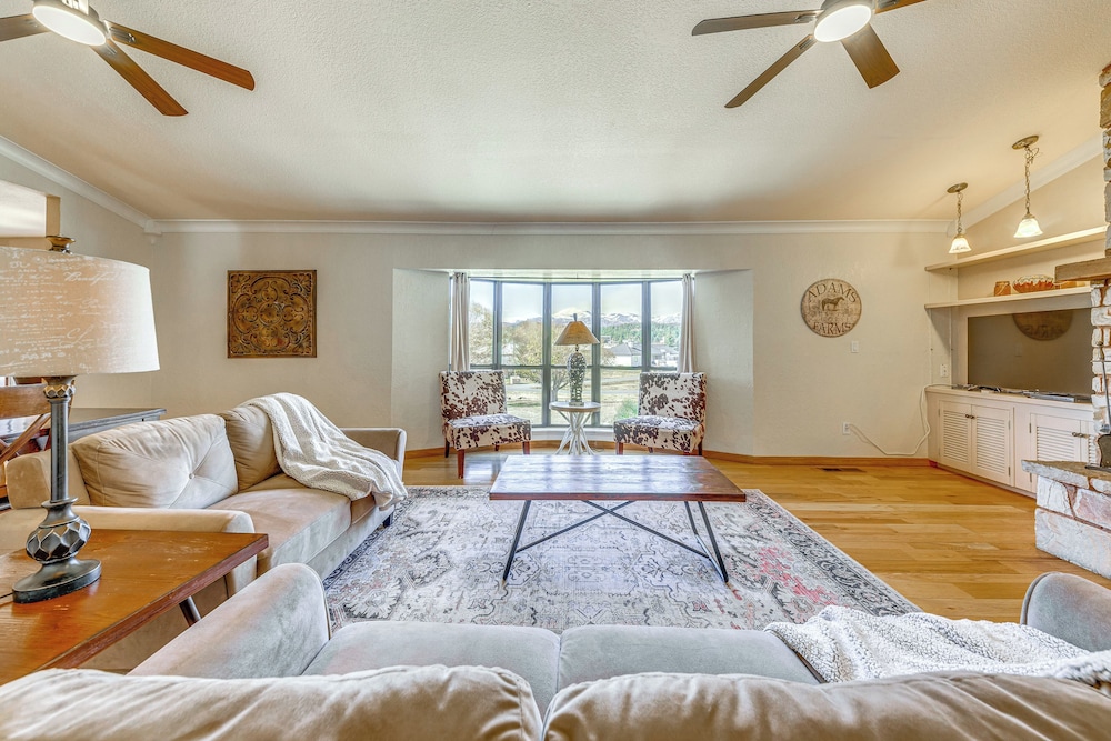 Spacious Ruidoso Home w/ Patio & Mountain Views!