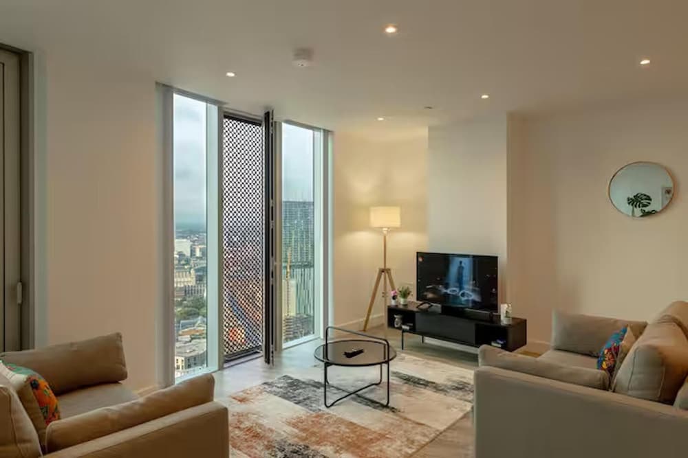 2br-sleeps4-parking-central-cityview