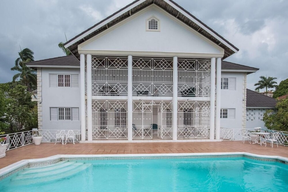 Photo 22 sur 27 de Lawrence Pool House