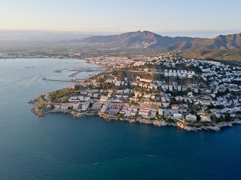Apartment in Roses Near Canyelles Beach