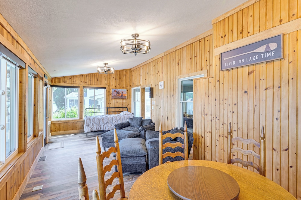Private Indoor Hot Tub: Fish & Boat on Sylvan Lake