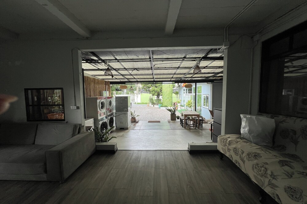 Orchid Hostel Near Bumrungrad Hospital and Nana Market