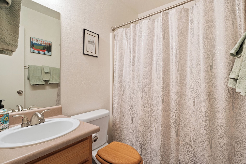 Sierra Pines Retreat Sleeps 6!