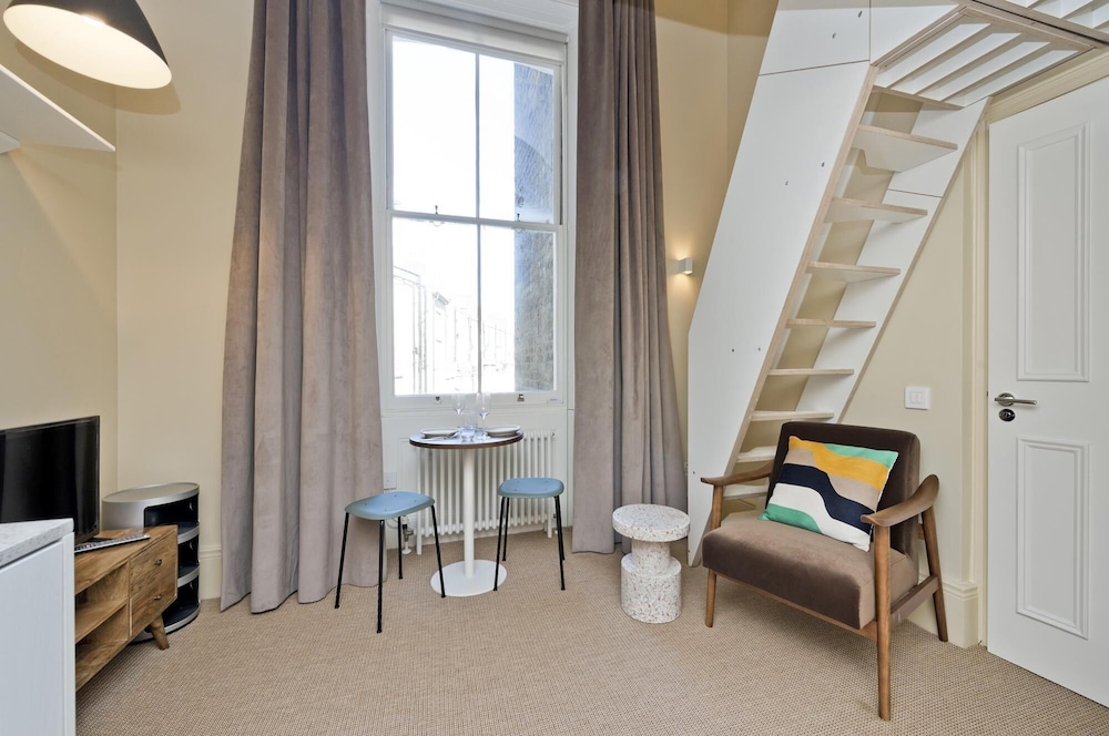 Chic Mezzanine Studio in Historic Camden Terrace
