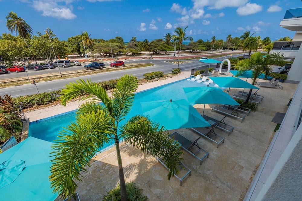 Beachfront Luxury NEW 3br2 5BA Condo Eagle Beach