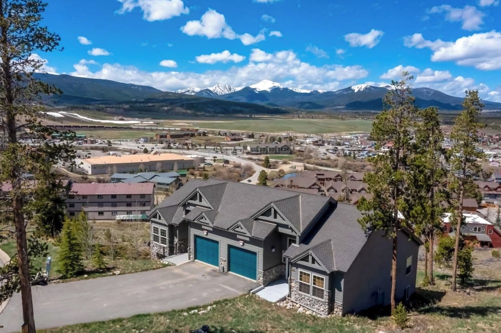 Spacious Fraser Duplex w/ Fireplace & Scenic Views