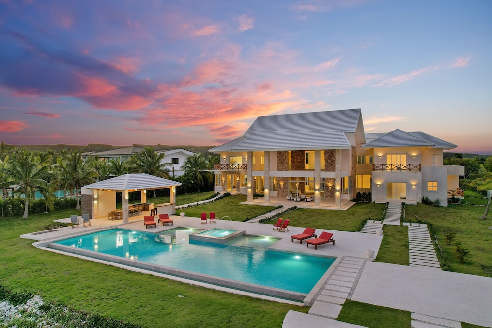Stunning 6BR Villa With Ocean View in Cap Cana