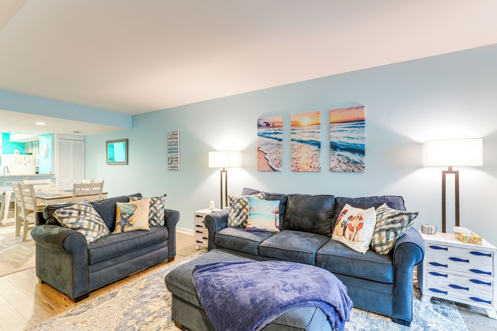 Steps to Shore + Pool Access: Myrtle Beach Condo
