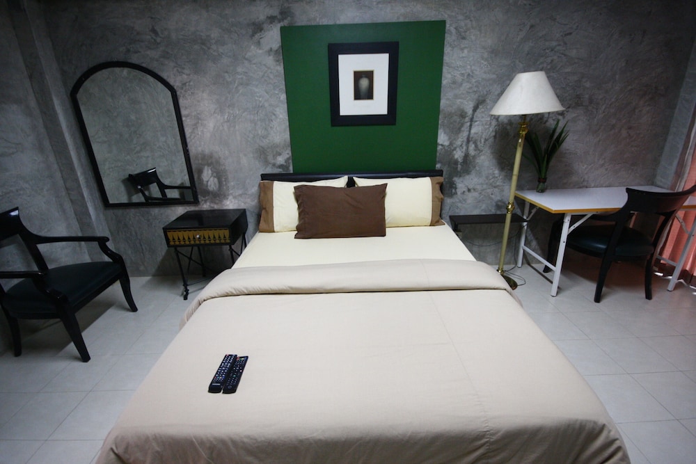 Suntisuk Place