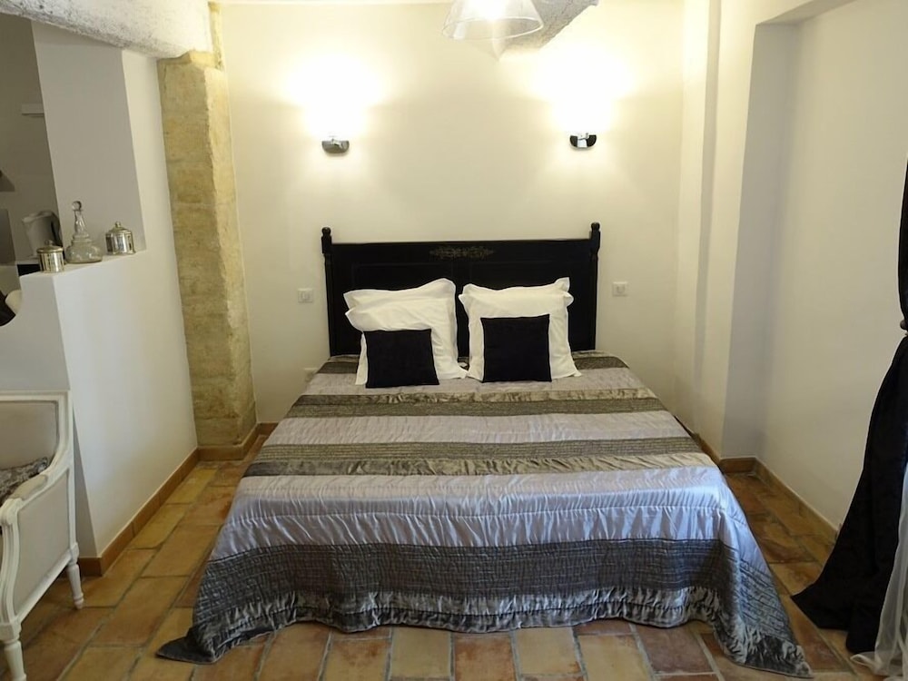 Domaine de Rhodes - Locations de Vacances / Vacation Rentals