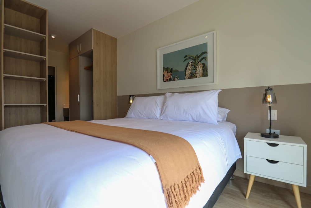 w Spectacular 2BR With Balcony in Miraflores